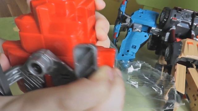 САМЫЙ ОГРОМНЫЙ ТОБОТ Гига 7 ТОБОТ ВЕРТОЛЕТ и 6 машин РАСПАКОВКА НОВЫЙ ТОБОТ Tobot GIGA SEVEN смотреть онлайн