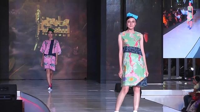 ANTHONY BACHTIAR & REEBOK : Fashion Show of Flora and Fauna of Jakarta in Hand Painting Batik Dress смотреть онлайн
