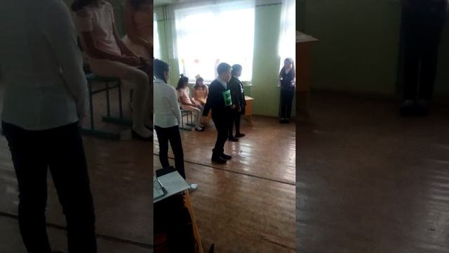 Сценка:"Принц за воротами" смотреть онлайн