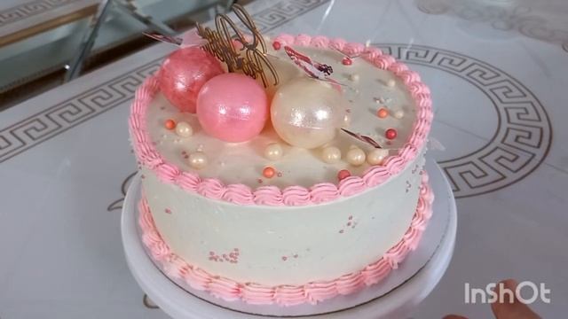 Украшение торта для девушки на день рождения.