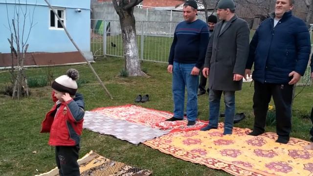 Читает АЗАН 3 годика (из архива) VATS смотреть онлайн