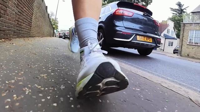 New Balance Fresh Foam 1080v13 Vs New Balance More V4 | Which cushioned shoe should you buy? смотреть онлайн