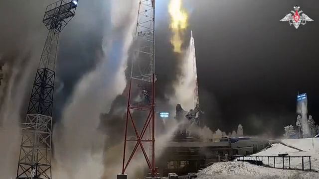 ВКС России запустили ракету-носитель «Союз-2.1б» с космическими аппаратами в интересах Минобороны смотреть онлайн