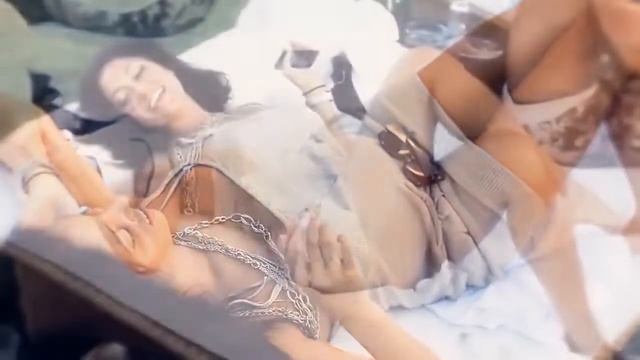 Все танцуют басиком на песке смотреть онлайн