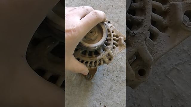 Как добраться до щёток генератора, Митсубиси лансер 2001г. смотреть онлайн