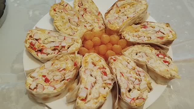 Два рулета из лаваша и тарталетки. Простые праздничные салаты три варианта. Очень быстро и красиво смотреть онлайн