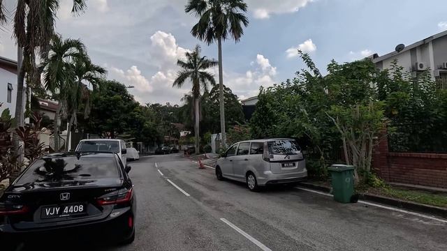 Inside Rich Malaysia 🇲🇾 Kuala Lumpur's ULTRA EXCLUSIVE Zone (Damansara Heights) смотреть онлайн