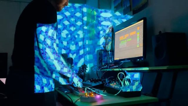 Meander | Synth Jam with Moog Mother-32, Korg Minilogue XD, Elektron Model: Samples, Hypno смотреть онлайн