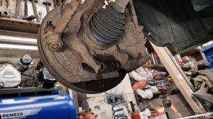 Ниссан Кашкай - замена шаровых опор.