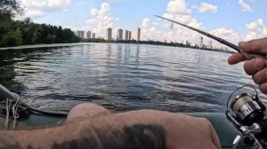 Практик 8 летом с лодки. Рыбалка в Строгино.  Обзор эхолота практик 8. Ловля рыбы в Москве.
