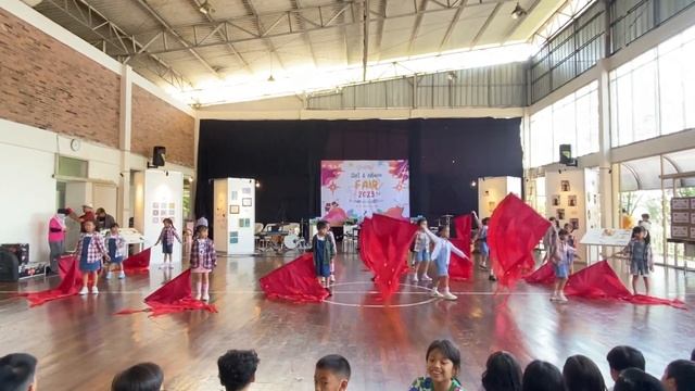 Penampilan Ekskul Color Guard A SD Bianglala di AMF 2023 смотреть онлайн