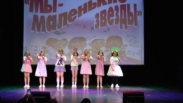 Малыши первый раз на сцене. Инсценировка группы Доминанта смотреть онлайн
