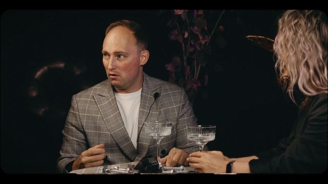 «Чуть не убил бабушку»: вторая часть подкаста «Настя и зайки» с известным ведущим Олегом Штепой смотреть онлайн