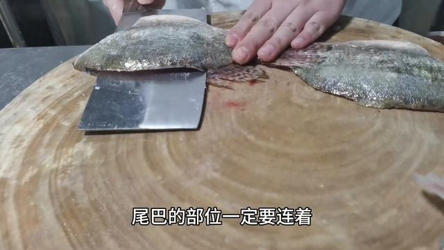 月薪三万的大厨酒店试菜，做了一道经典名菜松鼠鳜鱼！ смотреть онлайн