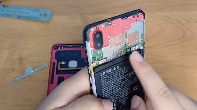 Что делать есои телефон не включается и выводит знак питания |Young Repairman смотреть онлайн