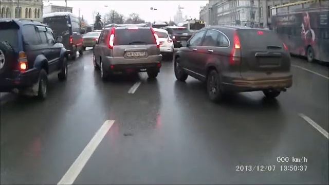 Обрыв троллейбусных проводов в центре Москвы. смотреть онлайн