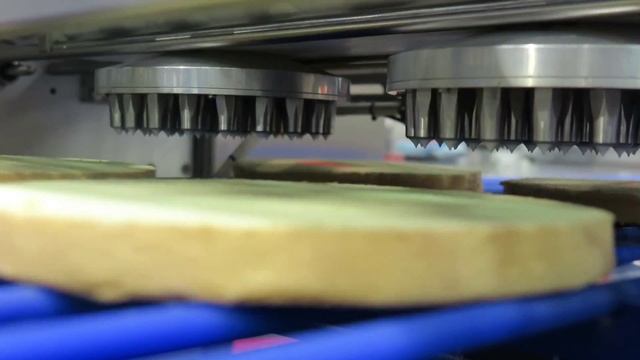 Автоматическая линия сборки круглых тортов