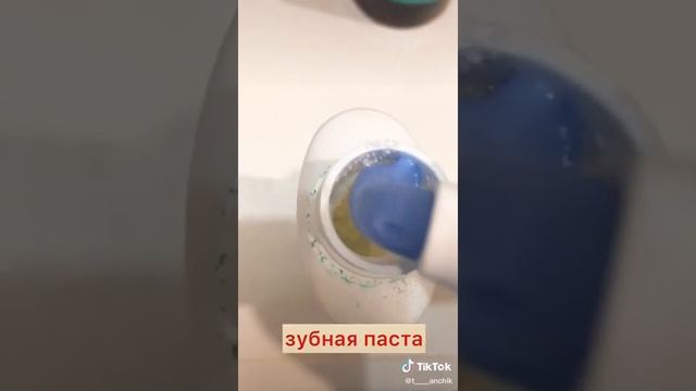 круток лайфхак для чистки кроссовок.... смотреть онлайн