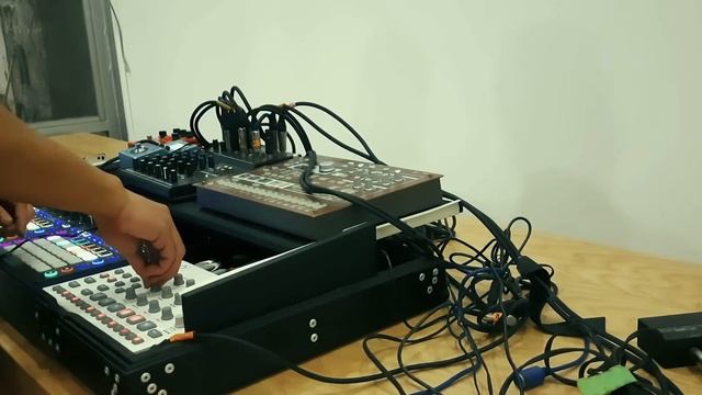 Novation Circuit jam #18 with Elektron Model Samples, смотреть онлайн