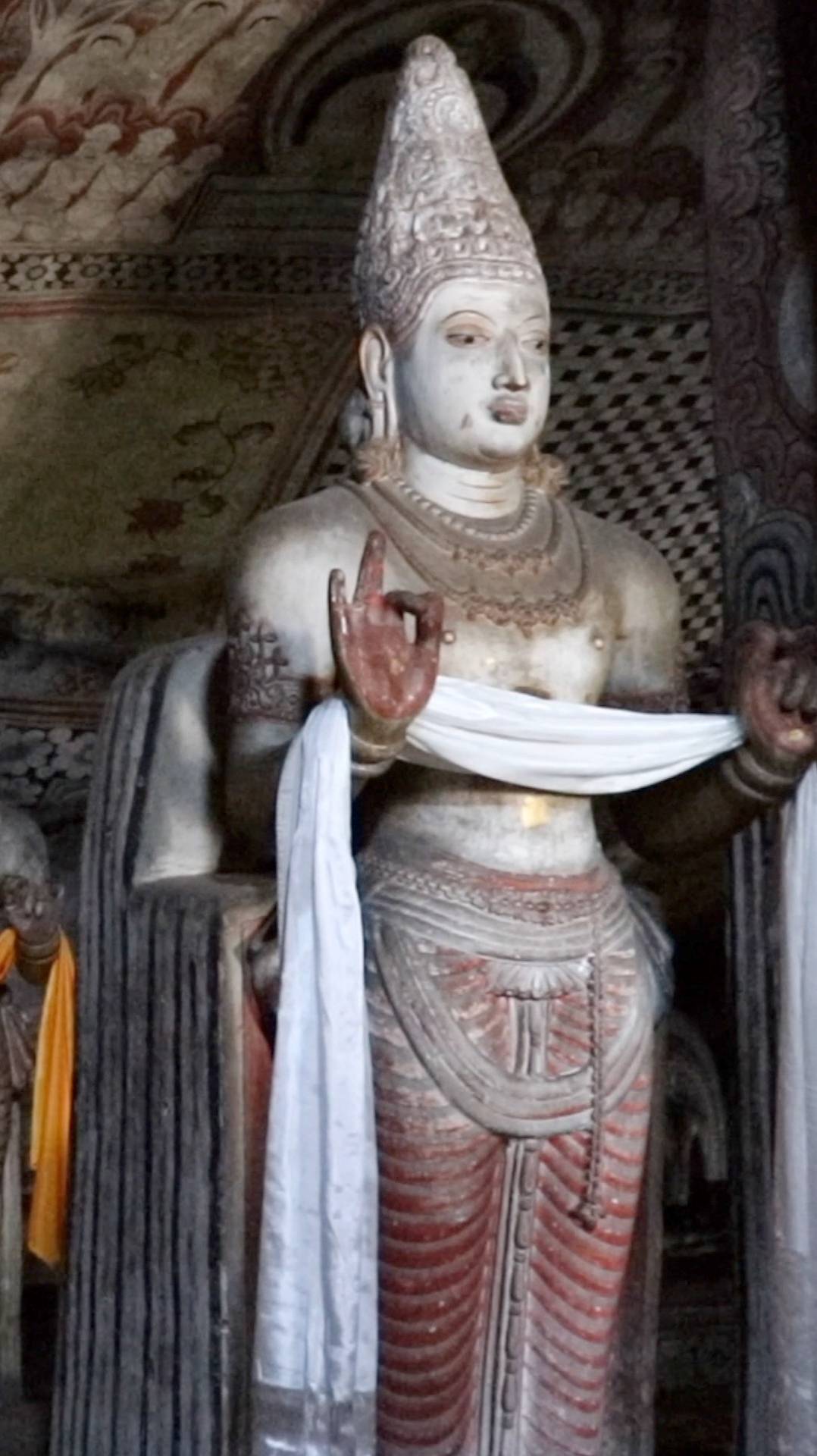 Экзотические скульптуры в пещерах Дамбуллы, Шри-Ланка смотреть онлайн