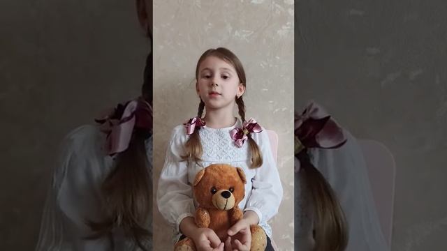 "Спасибо деду за победу!" (М.Кривов) - читает Лангаева Варвара смотреть онлайн
