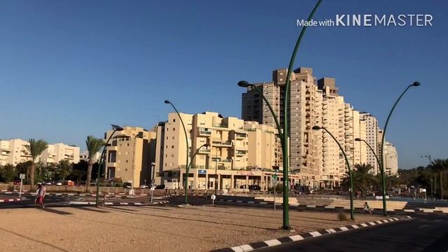 Катаемся с мамулей по дорогам на лонгборде учу кататься мамулю дорога для нас смотреть онлайн