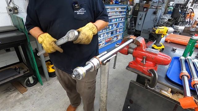 Kubota Hydraulic Cylinder Repair Part 1: Cylinder Tear-Down & Inspection смотреть онлайн