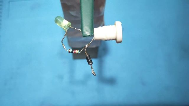 How to make lithium ion battery charging module II How To Make Lithium Battery Charger At Home смотреть онлайн