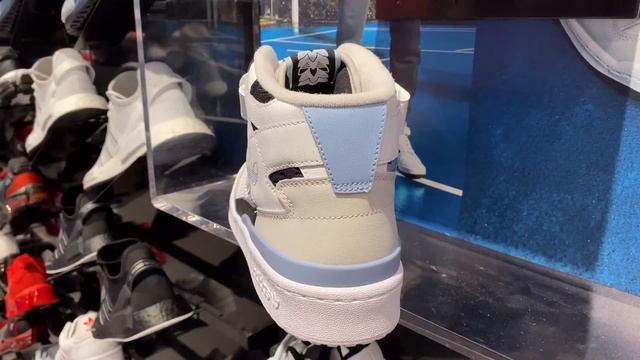 Adidas Originals Forum Mid (Cloud White/Ambient Sky/Core Black) смотреть онлайн