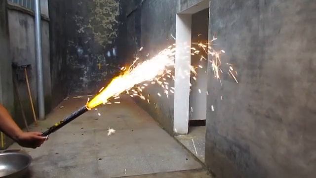 Фонтан ручной 40 секунд «Hand Flame» Maxsem HF-01 смотреть онлайн