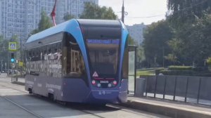 Беспилотный трамвай 71-911EM Львёнок на остановке метро Строгино