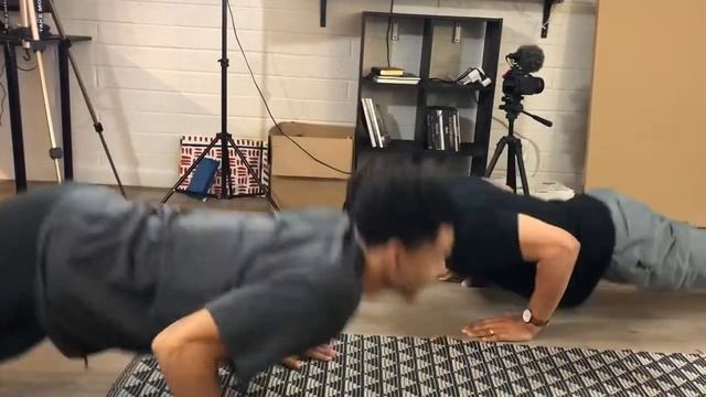 Transformation in 30 days, 100 push-ups a day. Трансформация за 30 дней, по 100 отжиманий в день. смотреть онлайн