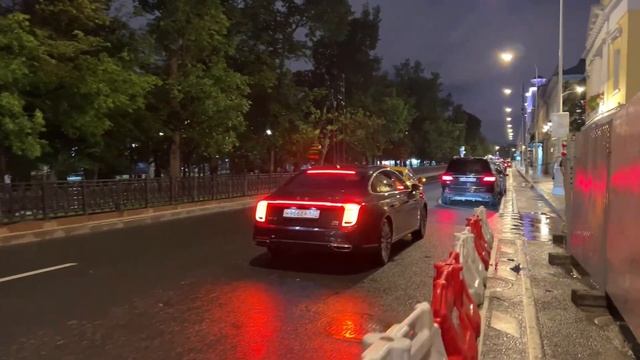 ПРОГУЛКИ ПО ПЯТНИЦАМ | ГУЛЯЕМ ПОД ДОЖДЕМ смотреть онлайн