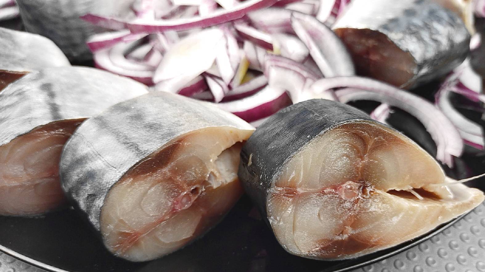 Делюсь НОВЫМ рецептом СКУМБРИИ/Скумбрию с волшебным вкусом/Скумбрия маринованная/Сагудай смотреть онлайн