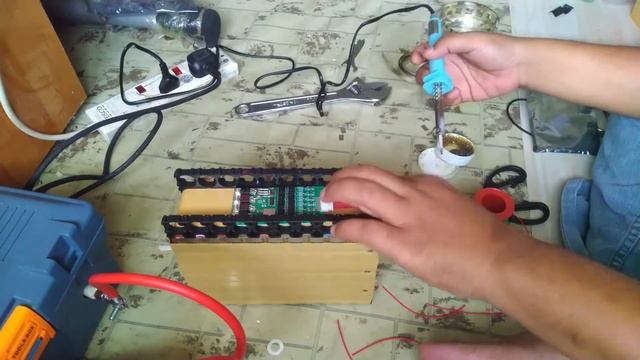 24V@60AH 7S10P 18650 Pack Building смотреть онлайн