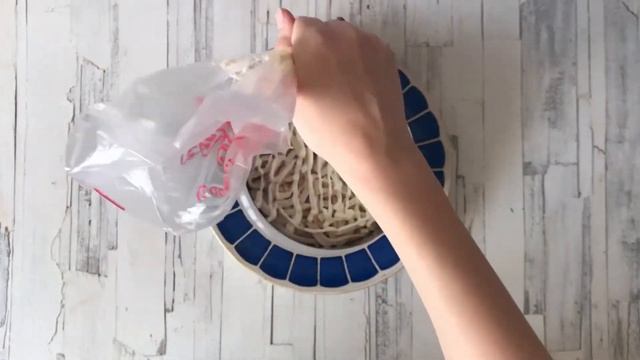 КАК ПРИГОТОВИТЬ САЛАТ С КАЛЬМАРОМ, ОГУРЦАМИ И ЯЙЦАМИ? Вкусный простой салат из морепродуктов смотреть онлайн