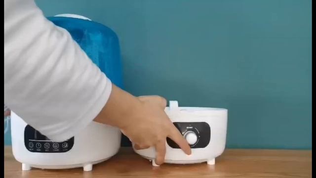 Top Filling Air Humidifier With Blue Tank Similar To Deerma F600