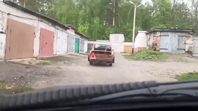 Тащим на подкате в чермет остатки от ВАЗ 2101 (Видео 1) смотреть онлайн