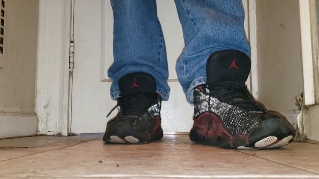 Sneaker Play and Change - Beater Nike Air Jordan XIII and Air Max Torch 4 смотреть онлайн