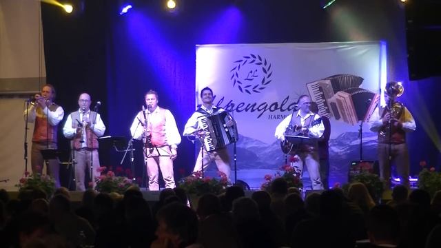 Oberkrainer Kameraden Es Klingt Musik смотреть онлайн