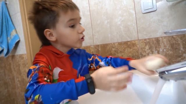 Максим и мама – история мой свои руки смотреть онлайн