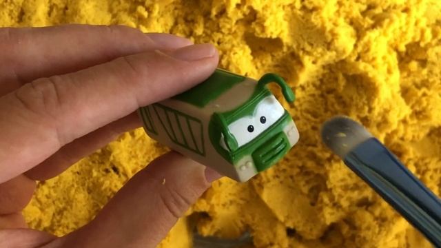 Розкопки машин українською. Залипательное видео. Кинетический песок. Kinetic sand. Mix car. смотреть онлайн