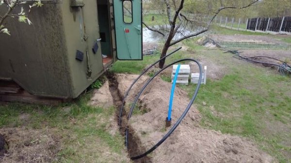 Траншея под электрический кабель.