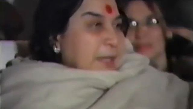 4-Шри Матаджи поёт 1985-0518