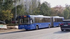 Автобус ЛиАЗ 6213.22 №191181 отправляется с остановки МФЦ Митино