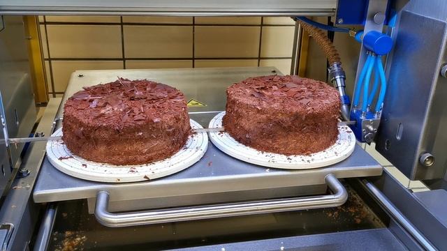 Резка круглых тортов на машине Krumbein TKSM