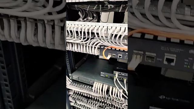 Data centre #server #data #subscribe #switch #fiber #tech смотреть онлайн
