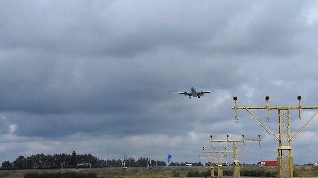 KLM Royal Dutch Airlines , Boeing 777-300 ER PH-BVO смотреть онлайн