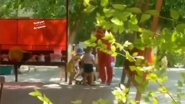 Астраханцы обсуждают видео из детсада смотреть онлайн