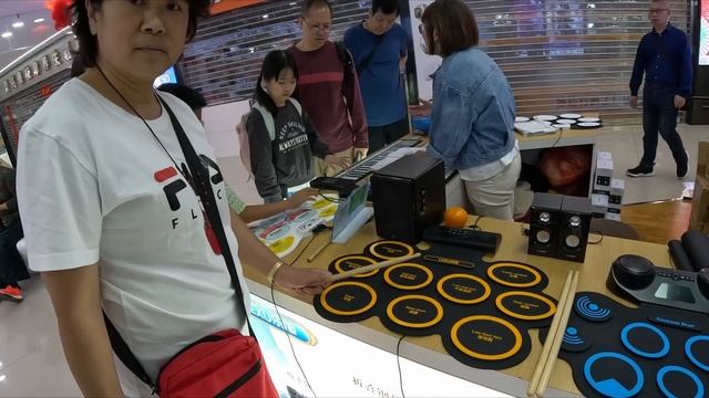 World's Biggest Electronic Market In Shenzhen, China 🇨🇳 चीन का सबसे बड़ा इलेक्ट्रॉनिक बाज़ार смотреть онлайн
